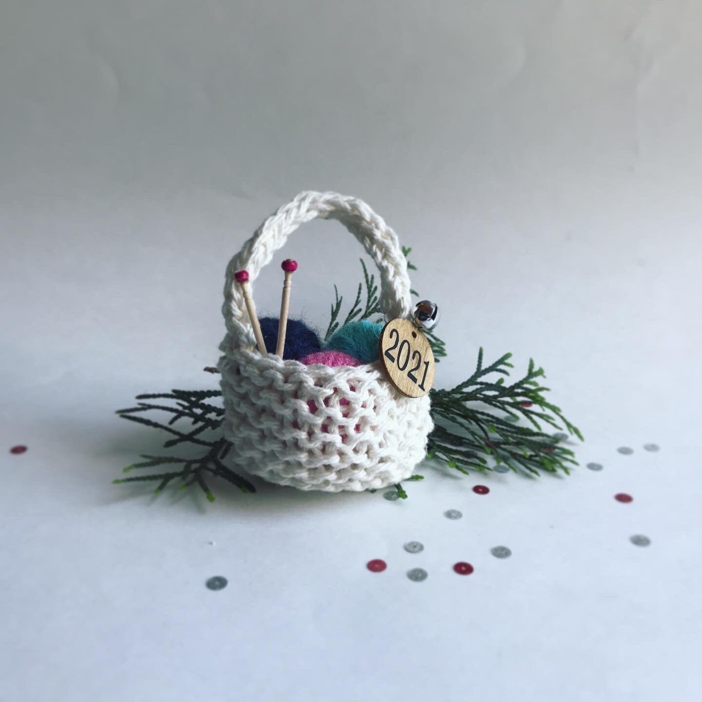 Knitting Needle Yarn Basket with Mini Yarn Balls, Yarn Gift, Christma…