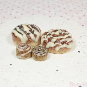 Cinnamon Roll Pendant/Decoden charm