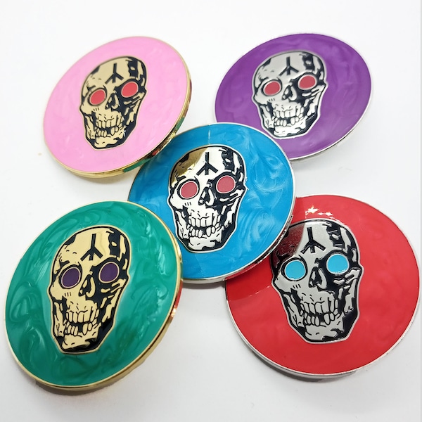 DEATH STARE PIN, 45mm horror skull enamel pin