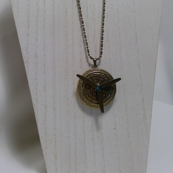 Antique gold finish propeller pendant on ball chain