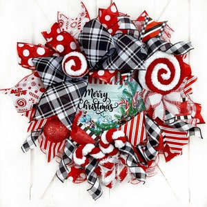 Christmas Peppermint Candy Cane Adorned Wreath, Christmas Decorations, Candy Can Wreath Door Hanger