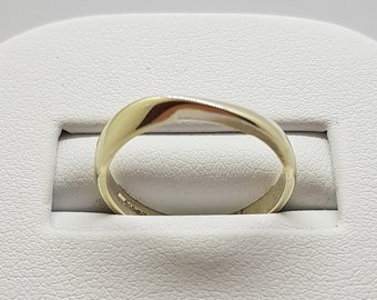 Ribbon shaped white gold twist wedding ring