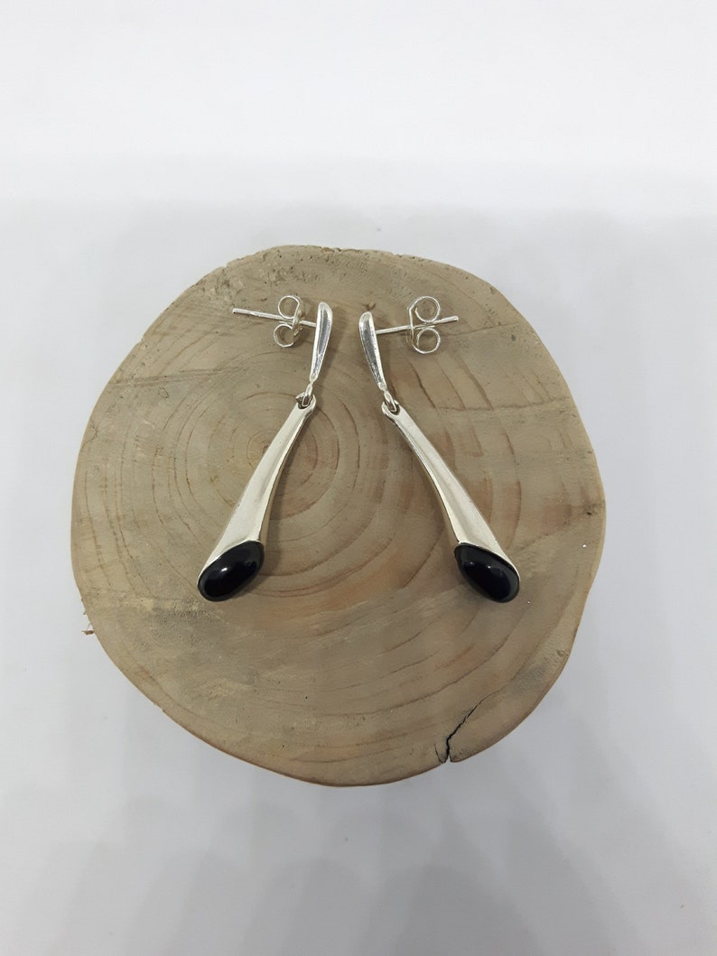 Silver Calla Lily Jet earrings Silver and Black earrings Fancy Drops Drop Silver Jet Earrings Dangle cabochon cut Jet earrings