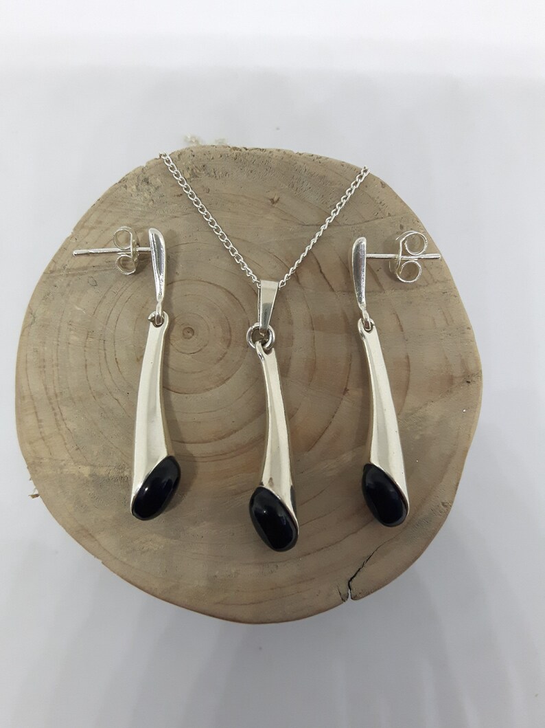 Silver Calla Lily Jet earrings Silver and Black earrings Fancy Drops Drop Silver Jet Earrings Dangle cabochon cut Jet earrings