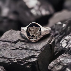 Schwerer Herren Siegelring Welsh Dragon Wales aus Silber