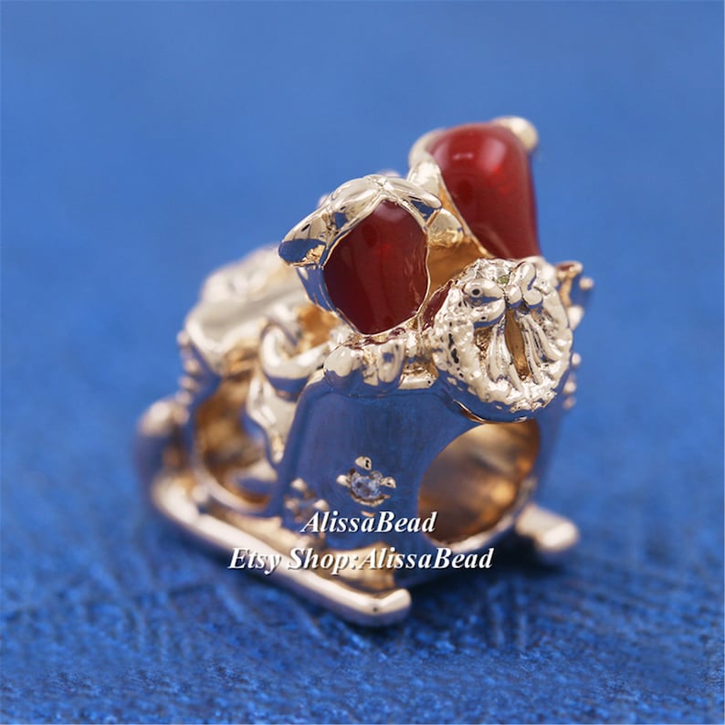2019 Winter Release Rose\u2122 Disn Minnie /& Mickey Christmas Charms With CZ and Red Enamel Fits All European DIY Style Bracelets Necklaces