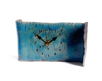 Horloge de cheminée en poterie raku turquoise, horloge silencieuse, horloge pour étagère, horloge faite main unique, art de l'océan, noyau de sirène, cadeau unique pour les couples