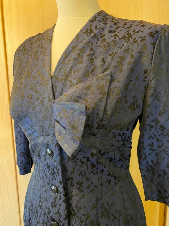 Vintage 1950s Blue and Black Brocade Wiggle Cockt… - image 4