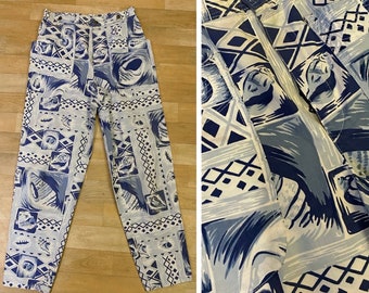 Vintage 1980s hace pantalones capri de algodón con estampado abstracto de conchas marinas blancas y azules de los años 1950 - talla S/M