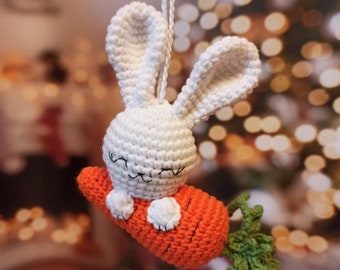 crochet Bunny with carrot,Christmas decor, Crochet rattle toy,  baby decor, amigurumi bunny, mobile toys, gym toys, 1 pcs