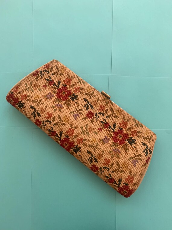 Vintage 1950s floral pattern needlework structured clutch purse