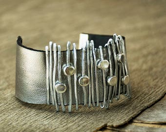 Silbernes Armband für Frauen, Armband, Statement-Armband, Lederarmband, Silberperlenarmband, Lederbandarmband, Lederbandarmband