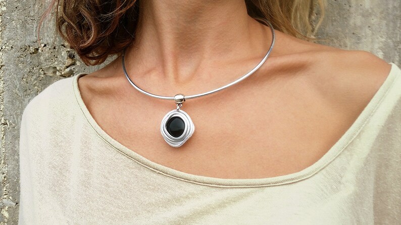 Mother/'s Day Gift Bridesmaid Necklace Open Necklace With Pendant Silver Adjustable Necklace Aluminum Wire Necklace. Black Glass Stone