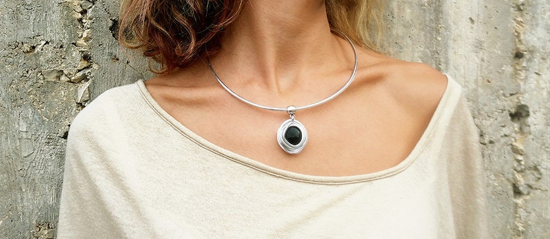 Mother/'s Day Gift Bridesmaid Necklace Open Necklace With Pendant Silver Adjustable Necklace Aluminum Wire Necklace. Black Glass Stone