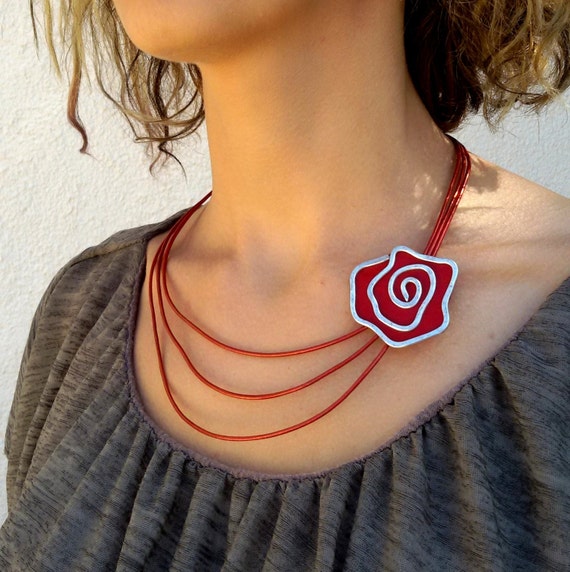 Collar rojo cuero para mujeres de - Etsy México