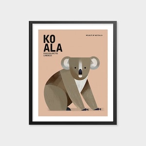 K&ouml;nnte beinhalten: Gerahmter Kunstdruck mit einer stilisierten Illustration eines Koalas. Der Koala ist in Braun- und Graut&ouml;nen vor einem pfirsichfarbenen Hintergrund dargestellt. Das Wort "KOALA" ist in fetten schwarzen Buchstaben gedruckt, darunter der wissenschaftliche Name.