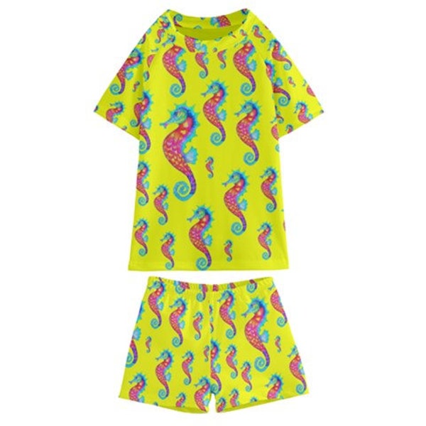 Ensemble t-shirt et short de natation pour enfants, haute visibilité. Maillot de bain Unity avec hippocampes arc-en-ciel par Juliet Turnbull. SUR COMMANDE