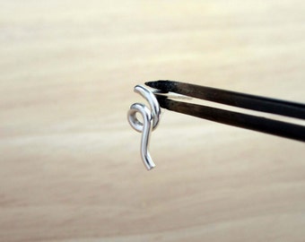 ABSTRA Örhänge - Silver Loop Örhänge - Enkel Minimal Örhänge - Små Omaka Örhängen - Enkel Liten Örhänge - Cirkel Örhänge