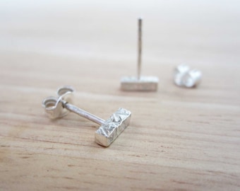 PONDUS Små Örhängen - Silverstavsörhängen - Silver 3D-stavsörhängen - Texturerade stavsörhängen - Geometriska Örhängen - Sterling Minimalistiska Örhängen