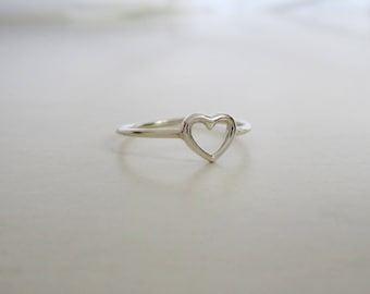 Hjärtring - Sterlingsilverring - Elegant hjärtring - Silverhjärtring - Minimal ring - Kärleksring - Alla hjärtans dag-present - Liten hjärtring