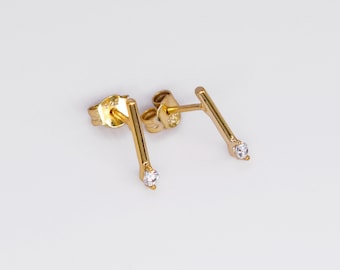 Winzige CZ Ohrringe - Silber CZ Ohrstecker - Gold Cz Ohrstecker - Silber Bar Ohrstecker - minimale Ohrringe - zweites Loch - zierliche Eaarings - zart