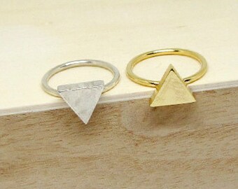 TRIADA Ring - Silver Triangel Ring - Enkel Sterling Geometrisk Ring - Triangel Stapelring - Förgylld Triangel Ring - Triangel Smycken