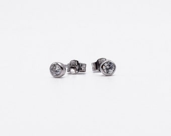 CZ Silber Ohrringe - Zirkonia Ohrringe - minimale Ohrringe - kleine Ohrringe - zweites Loch - CZ kleine Ohrstecker - zarte Ohrringe - minimale Juwel