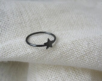 Silver Star Ring - Minimal Sterling Ring - Geoxideerde Zilveren Star Ring - Black Star - Kleine Star Ring