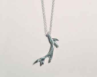 Silber Geweih Halskette - Sterling Silber Hirsch Halskette - Geweih Schmuck - Silber Hirsch Horn Anhänger - Vergoldetes Geweih - Sakara Halskette