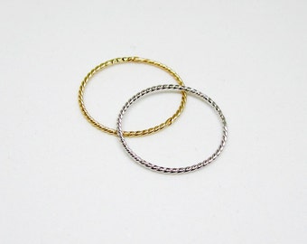 Tvinnad sterlingsilverring - Elegant flätad ring - Ultratunn twistring - Minimal stapelring - Förgylld flätad ring