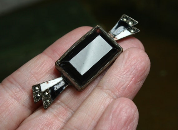 1920's Art Deco Pin, Black Glass, Enamel and Hema… - image 7