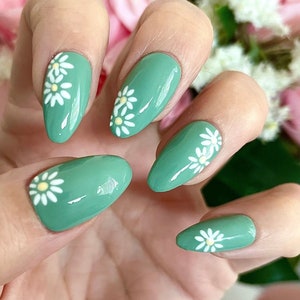Sage Green Floral Daisy Press on Nails, Green Stick on Nails, Glue on Nail set, Green Acrylic Nails, Bridal Nails, Bridesmaid Nails