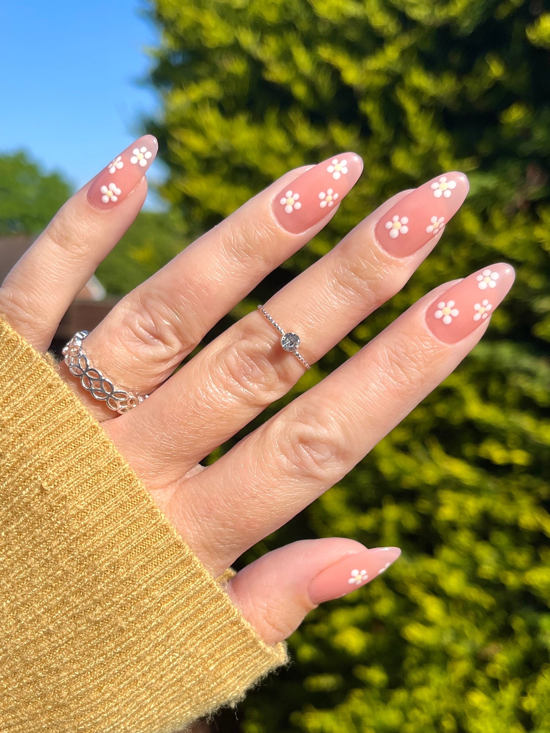 Miniature Flower Nail Prints That Bloom in Style