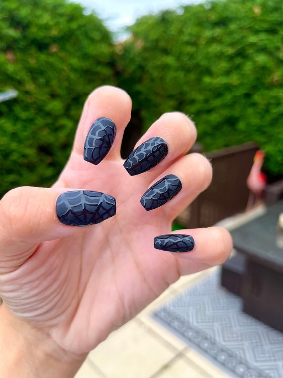matte black nails with glossy design｜Recherche TikTok