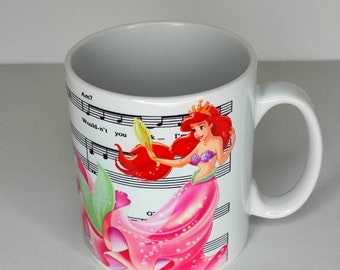 Taza de partituras de Disney Princess Ariel, cumpleaños, regalo de Navidad, tamaño 10oz
