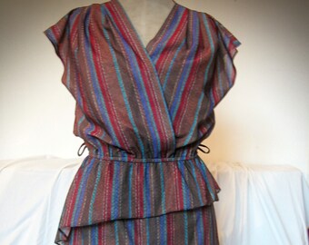 Chic 1980s light weight Medium dress - elastic high waist - open sleeves - vertical stripes - v neck - ornamental button detailing on skirt