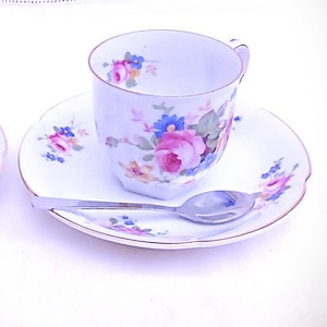 1930s Austrian/Czech porcelain - Epiag - 2 demitasse espresso cup/saucer sets - Rose and wild flower painted on white - excellent condition