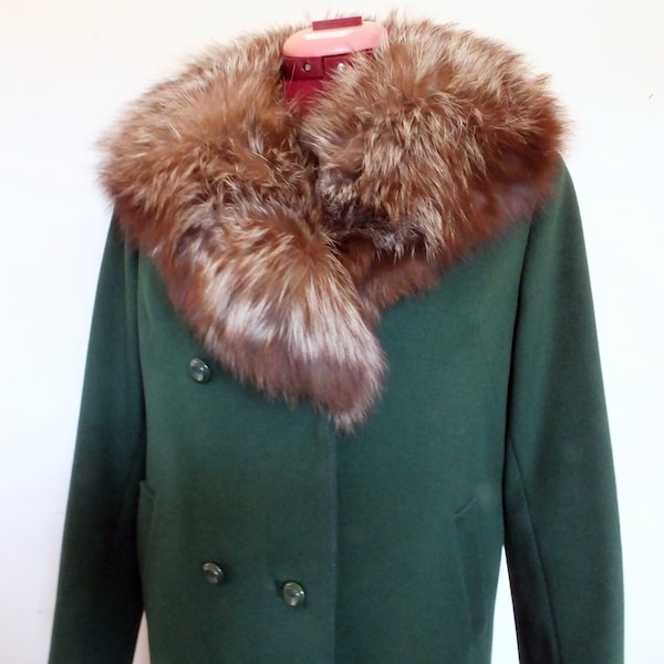 Début des années 70 Taille S / M vintage Français manteau en laine vert forêt - au-dessus du genou - col en fourrure de renard - très bon état - tout d’origine