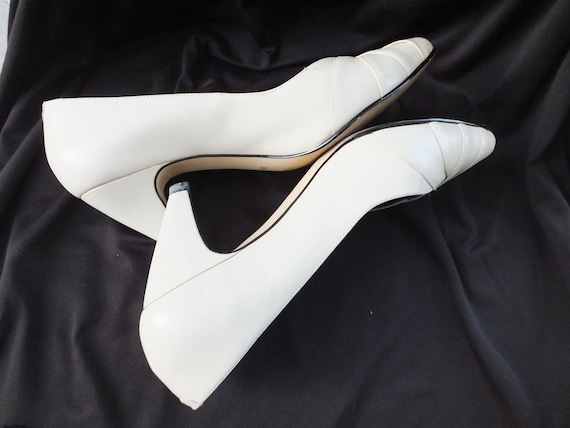 White top pumps uk