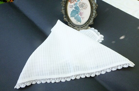 Fine linen handkerchief with crocheted lace edgin… - image 7
