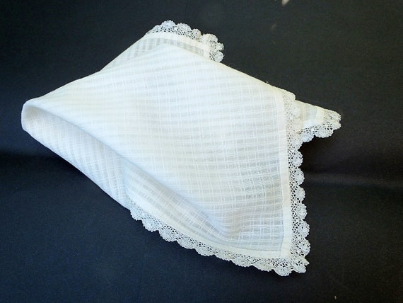 Fine linen handkerchief with crocheted lace edgin… - image 5