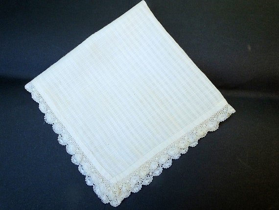 Fine linen handkerchief with crocheted lace edgin… - image 4
