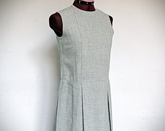 Perfect Conditon - Handmade French vintage 1960s XS - jumper dress - soft dove grey - tweed wool blend - inverted pleats - back button up