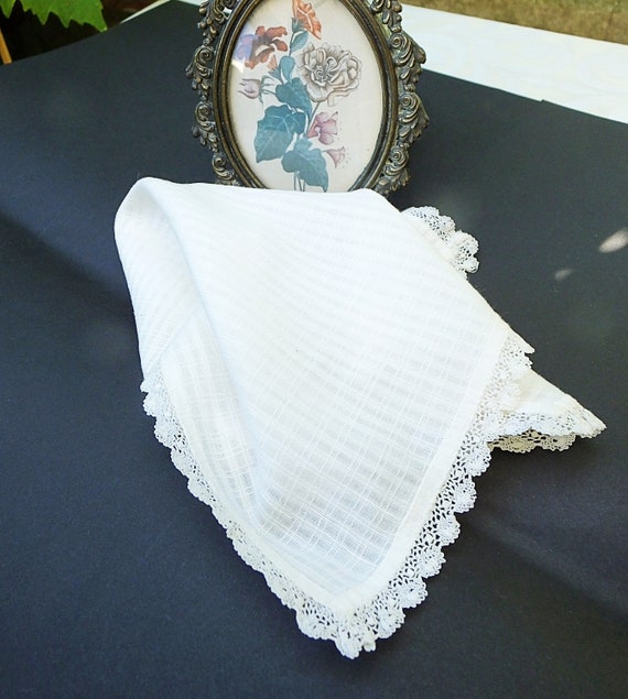 Fine linen handkerchief with crocheted lace edgin… - image 6