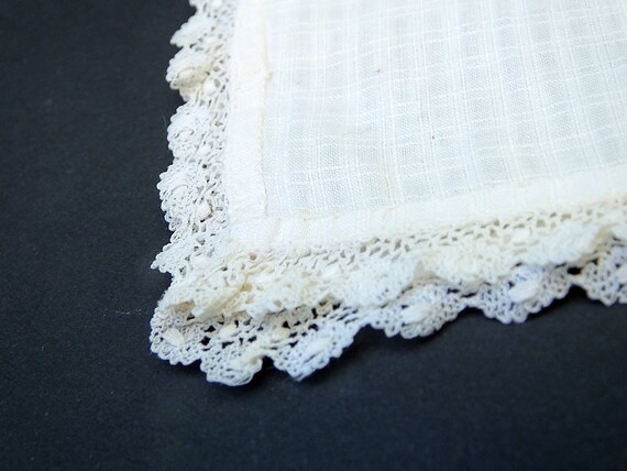 Fine linen handkerchief with crocheted lace edgin… - image 8