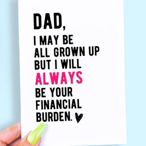 Papá, ya soy mayor, pero siempre seré tu carga financiera. Tarjeta divertida para el Día del Padre.