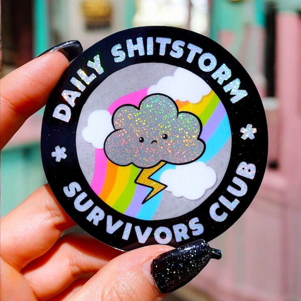 Lustiger Vinyl Aufkleber – Daily Shitstorm Survivors Club – Glitzernde holografische, wasserfeste Aufkleber