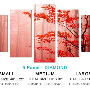 Op de afbeelding: Een vijfdelige diamantvormige canvasprint met een mistige bos sc&egrave;ne met rode bladeren. De print is verkrijgbaar in drie maten: klein (40 inch bij 22 inch), medium (60 inch bij 32 inch) en groot (80 inch bij 42 inch).