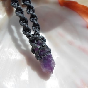 Raw Amethyst Necklace, Rough Amethyst Macrame Pendant, Raw Purple Crystal Pendant, Rustic Hippie Necklace, Natural Stone Necklace