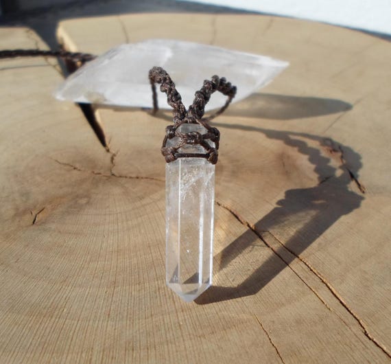 Collier grande pointe de quartz, collier en cristal macramé